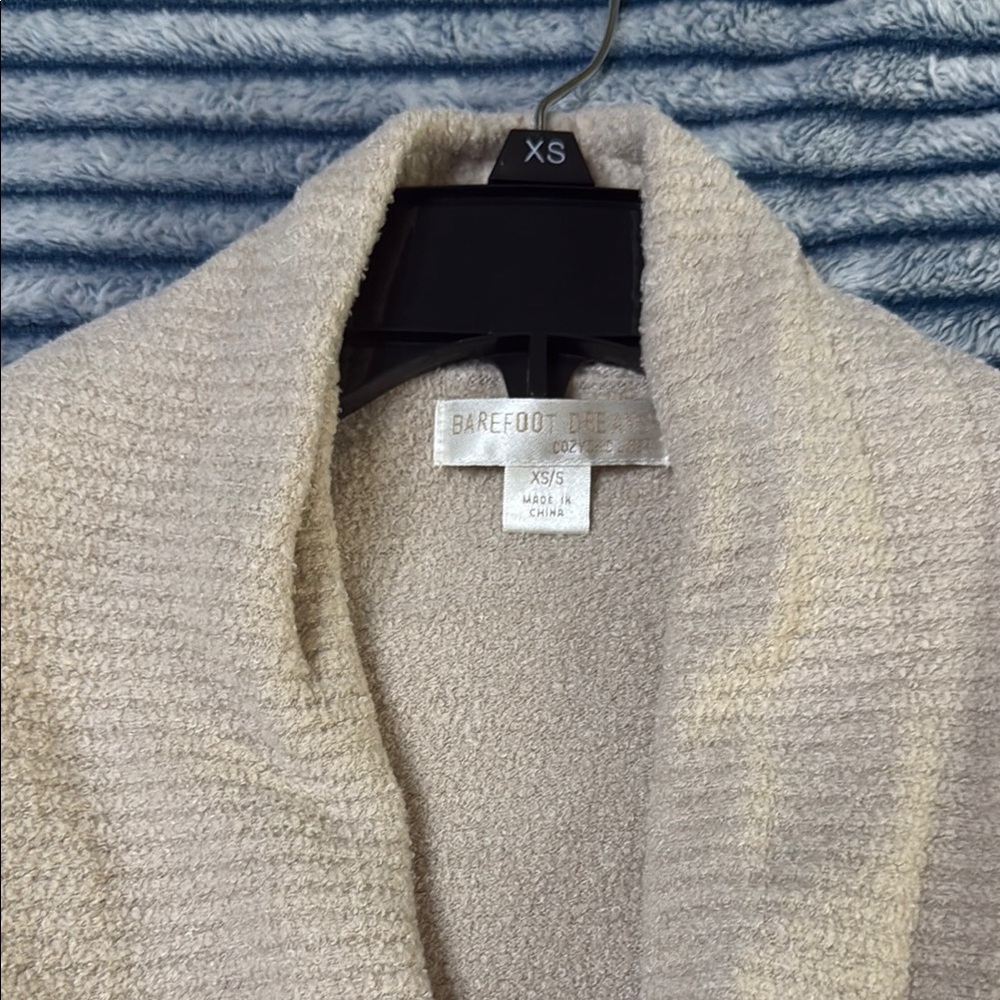 Good condition Barefoot Dreams cream color cardigan